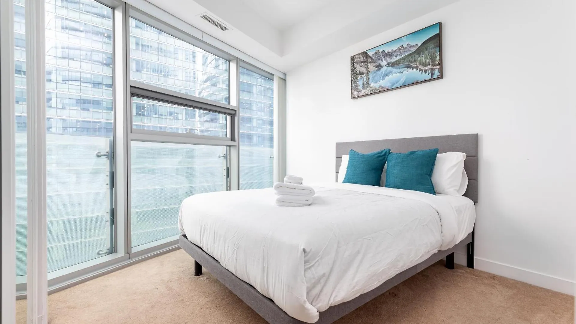 Downtown Toronto 2 Bedroom Apartment