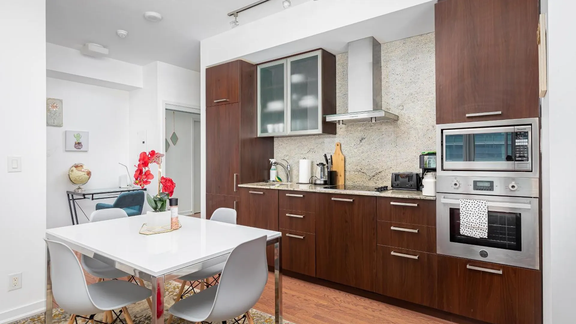 Downtown Toronto 2 Bedroom 0*,